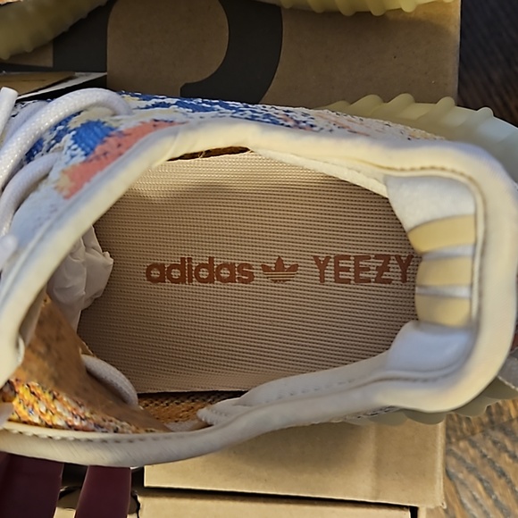Yeezy Boost 350 V2 OAT - Picture 6 of 10